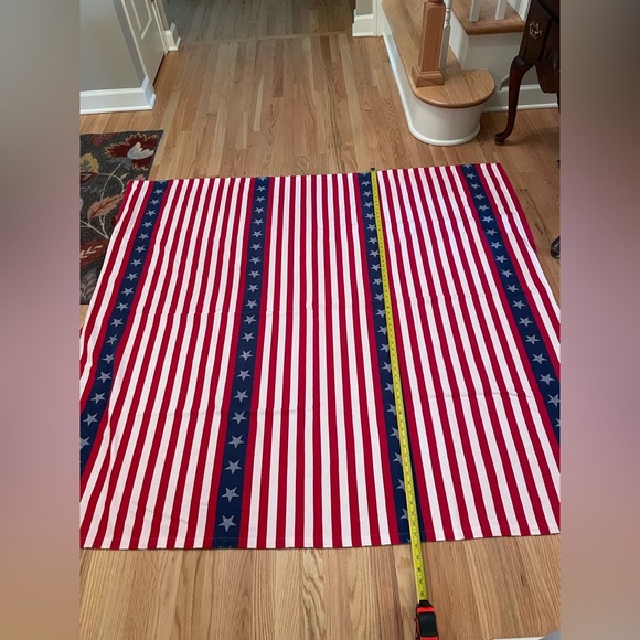 Sur la table Patriotic Stars and Stripes tablecloth - Picture 9 of 9